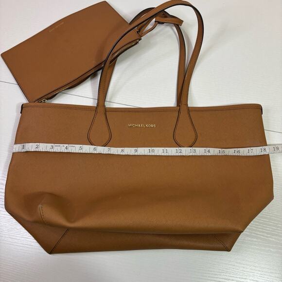 Michael Kors Tote Bag With Zip Clutch Saige Reversible Medium Shoulder Bag - Picture 2 of 9